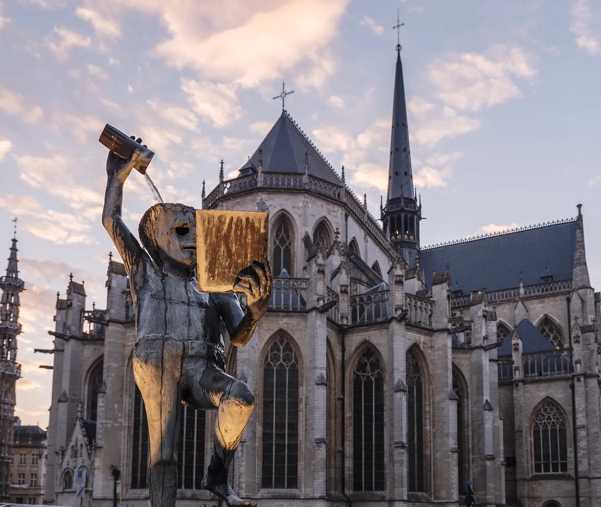 Fonske Statue