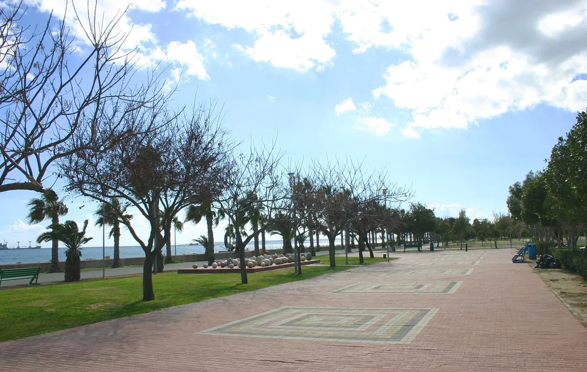 Molos Promenade