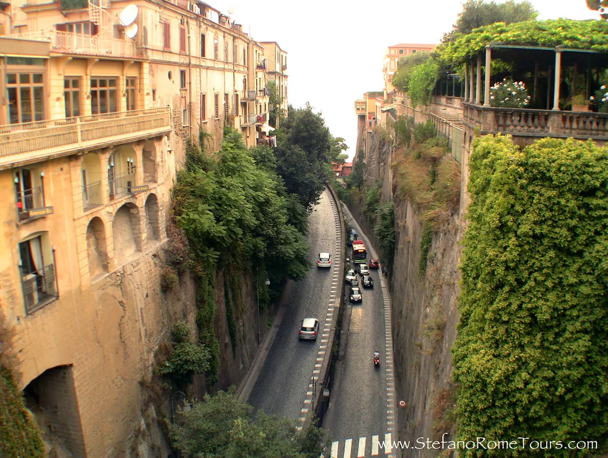 Introduction to positano day tours